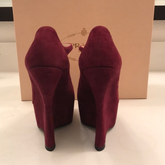 Like-new Prada suede wedges size 35.5 - Picture 5 of 7